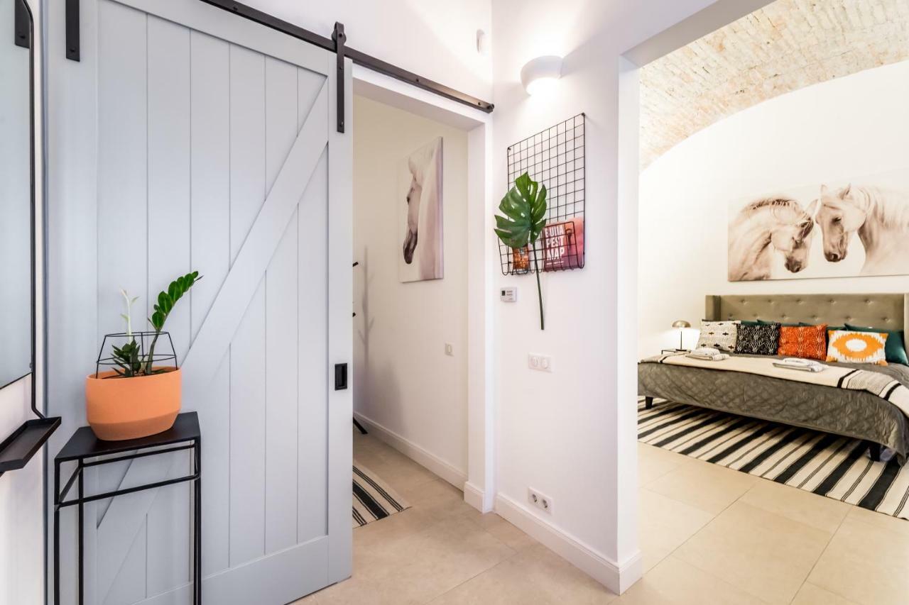 Urban Stable Luxury Apartments Budapest Ngoại thất bức ảnh