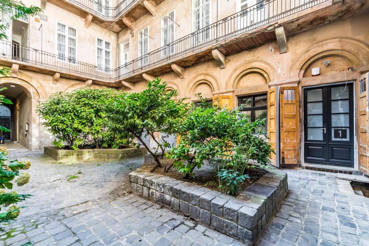 Urban Stable Luxury Apartments Budapest Ngoại thất bức ảnh