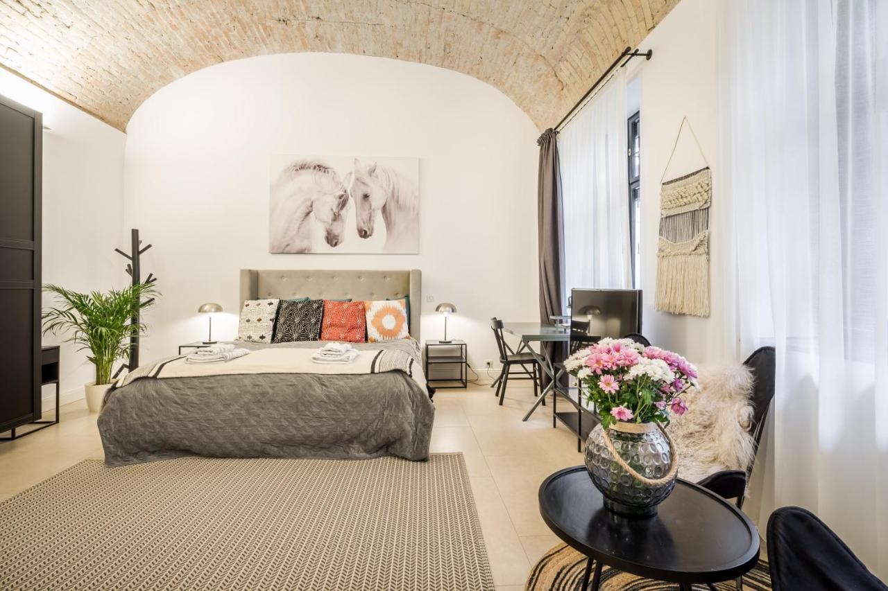 Urban Stable Luxury Apartments Budapest Ngoại thất bức ảnh