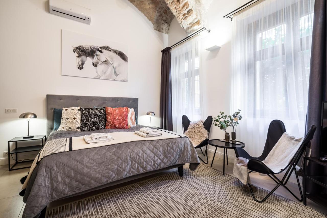 Urban Stable Luxury Apartments Budapest Ngoại thất bức ảnh