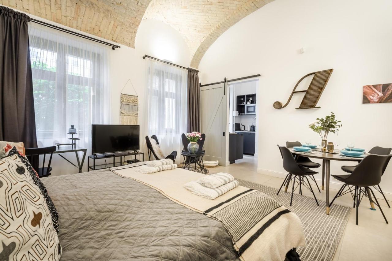 Urban Stable Luxury Apartments Budapest Ngoại thất bức ảnh