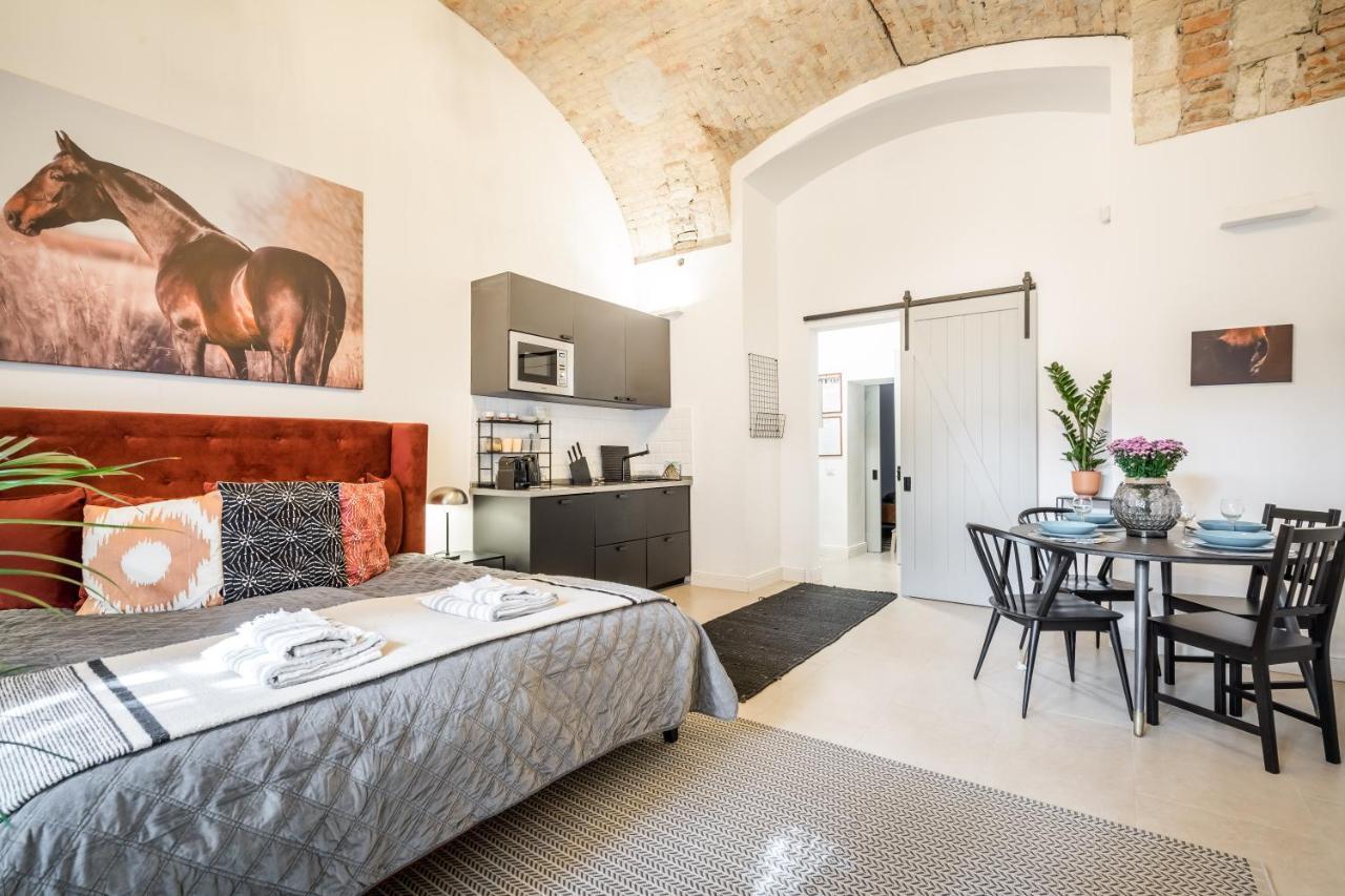 Urban Stable Luxury Apartments Budapest Ngoại thất bức ảnh