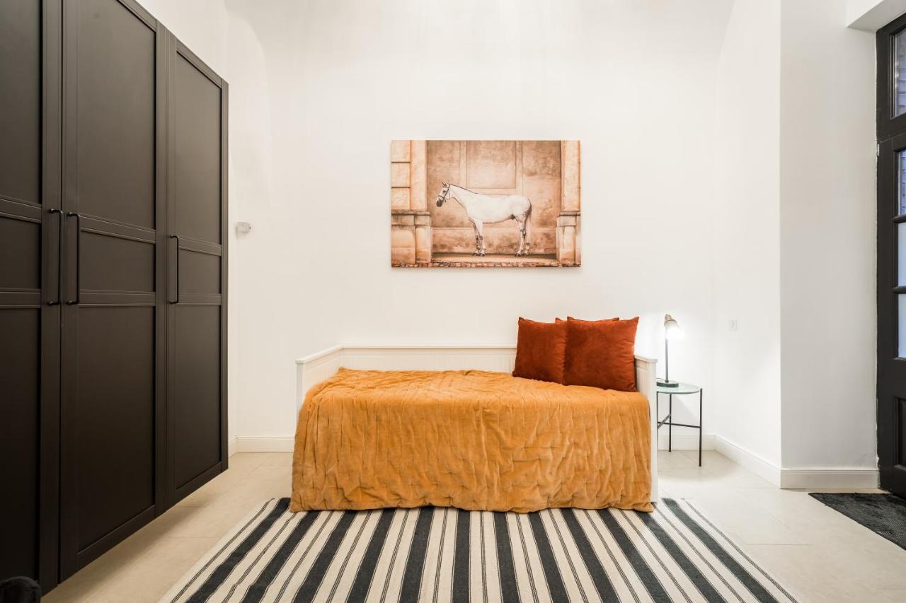 Urban Stable Luxury Apartments Budapest Ngoại thất bức ảnh