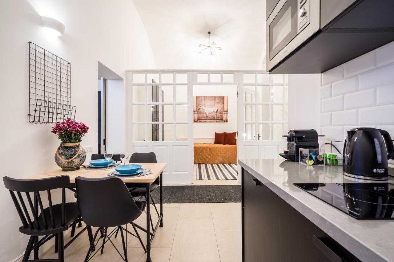 Urban Stable Luxury Apartments Budapest Ngoại thất bức ảnh